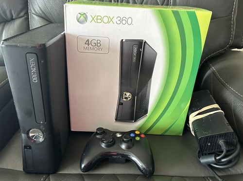 Microsoft Xbox 360 S 4GB Console - Black (1439) With 120 GB