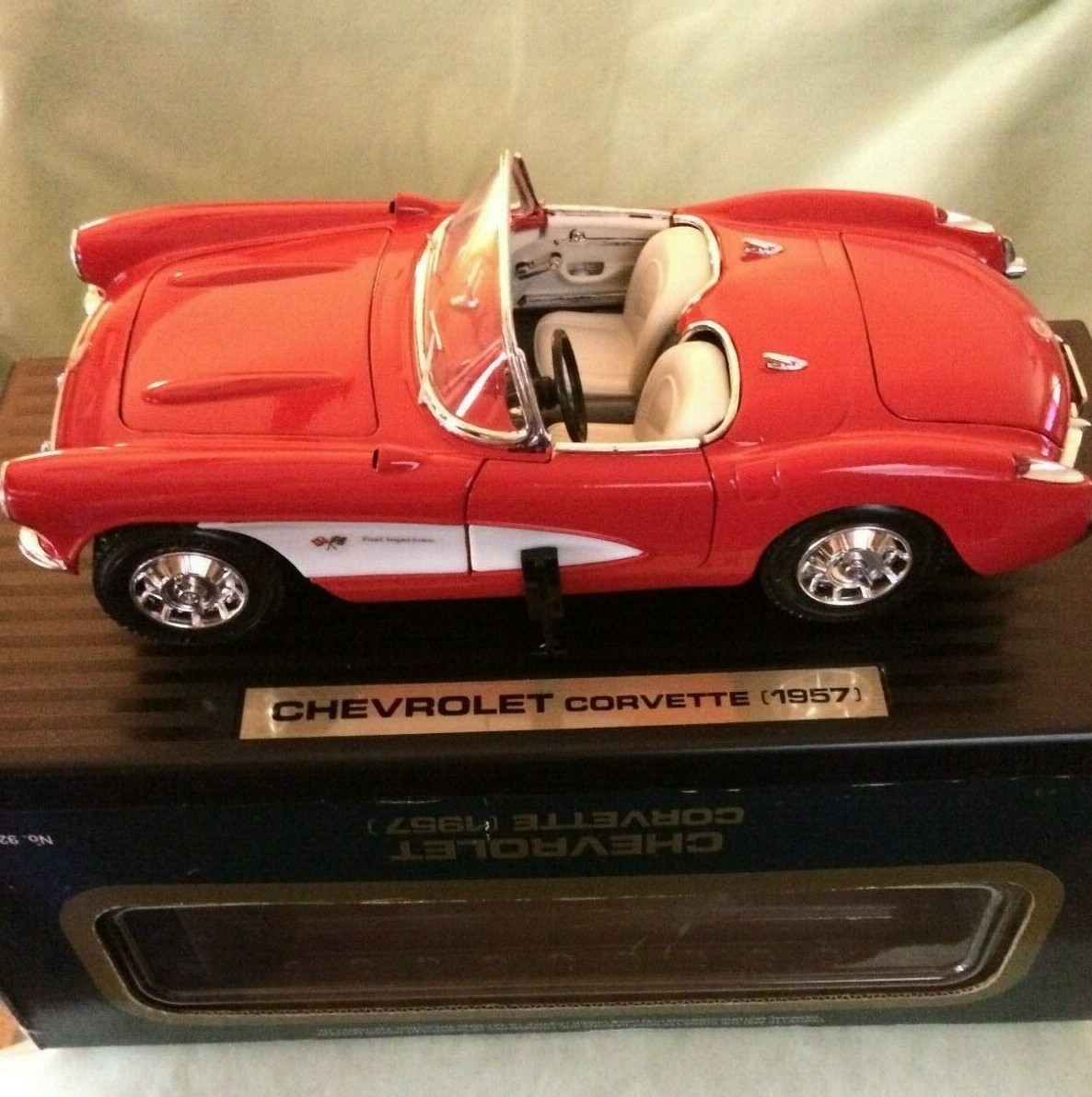 激安通販新作 1957 CORVETTE CHEVROLET TOUGH ROAD ~ DIE 1:18 ~ 92018 NO. ミニカー