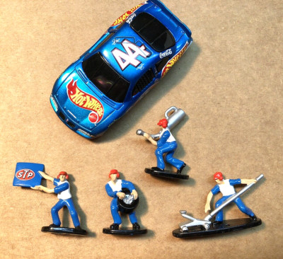 1998 TYCO 440-X2 Hot Wheels Kyle Petty #44 Nascar HO Slot Car & STP pit crew NOS