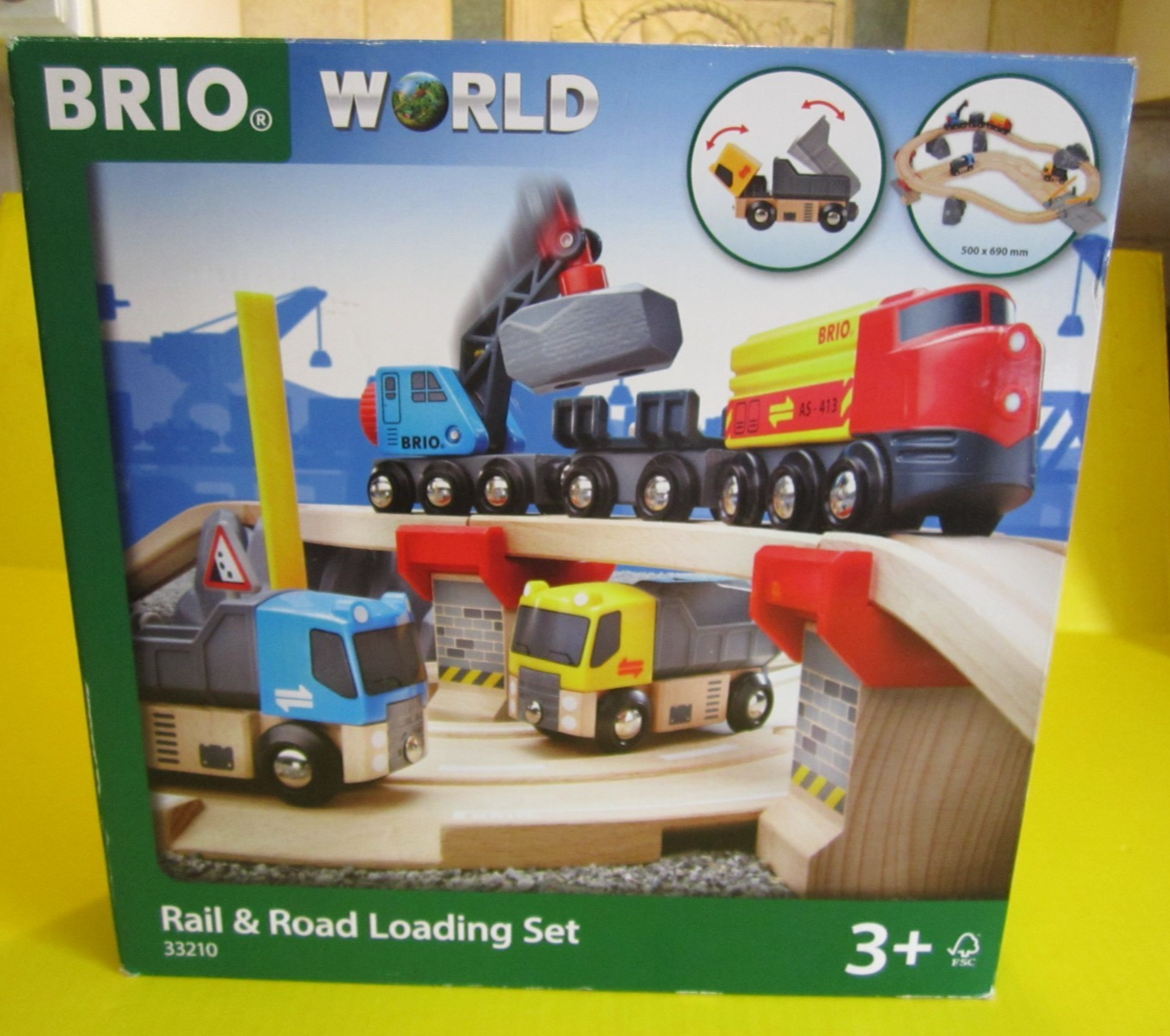 BRIO Rail & Road Loading Set 33210と、電車他 BRIO WORLD 33210 Rail & Road Loading Train Set NEW