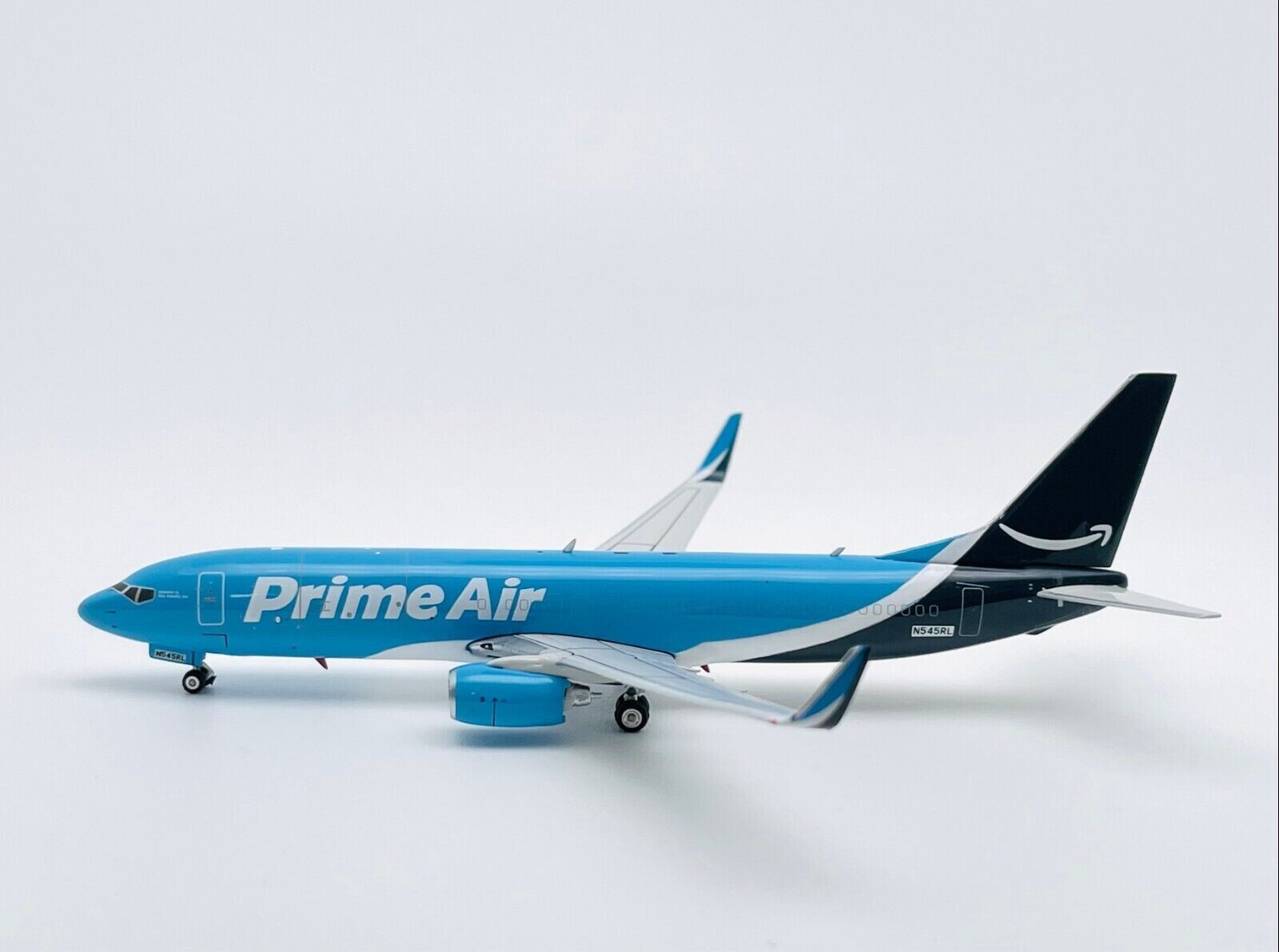 1:400 Phoenix Prime Air BOEING 737-800 Passenger Airplane