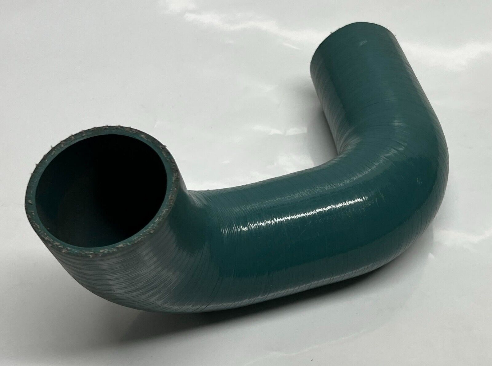 20486071 / 22892973 Genuine Volvo Upper Radiator Silicone 20486071 / 22892973 Genuine Volvo Upper Radiator Silicone