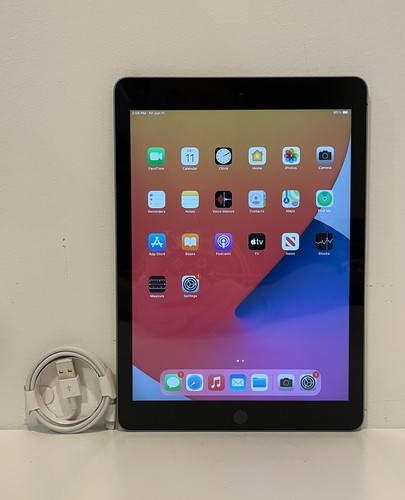 美品 iPad pro 9.7インチ 32GB Wi-Fi シルバー A1673 Apple iPad Pro (9.7-inch) A1673 256 GB, Wi-Fi, 9.7 in