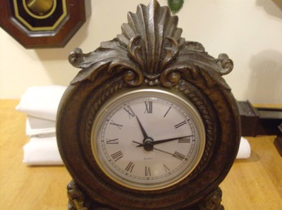 Nice Brown  mantel/desk Clock  ( Quartz).