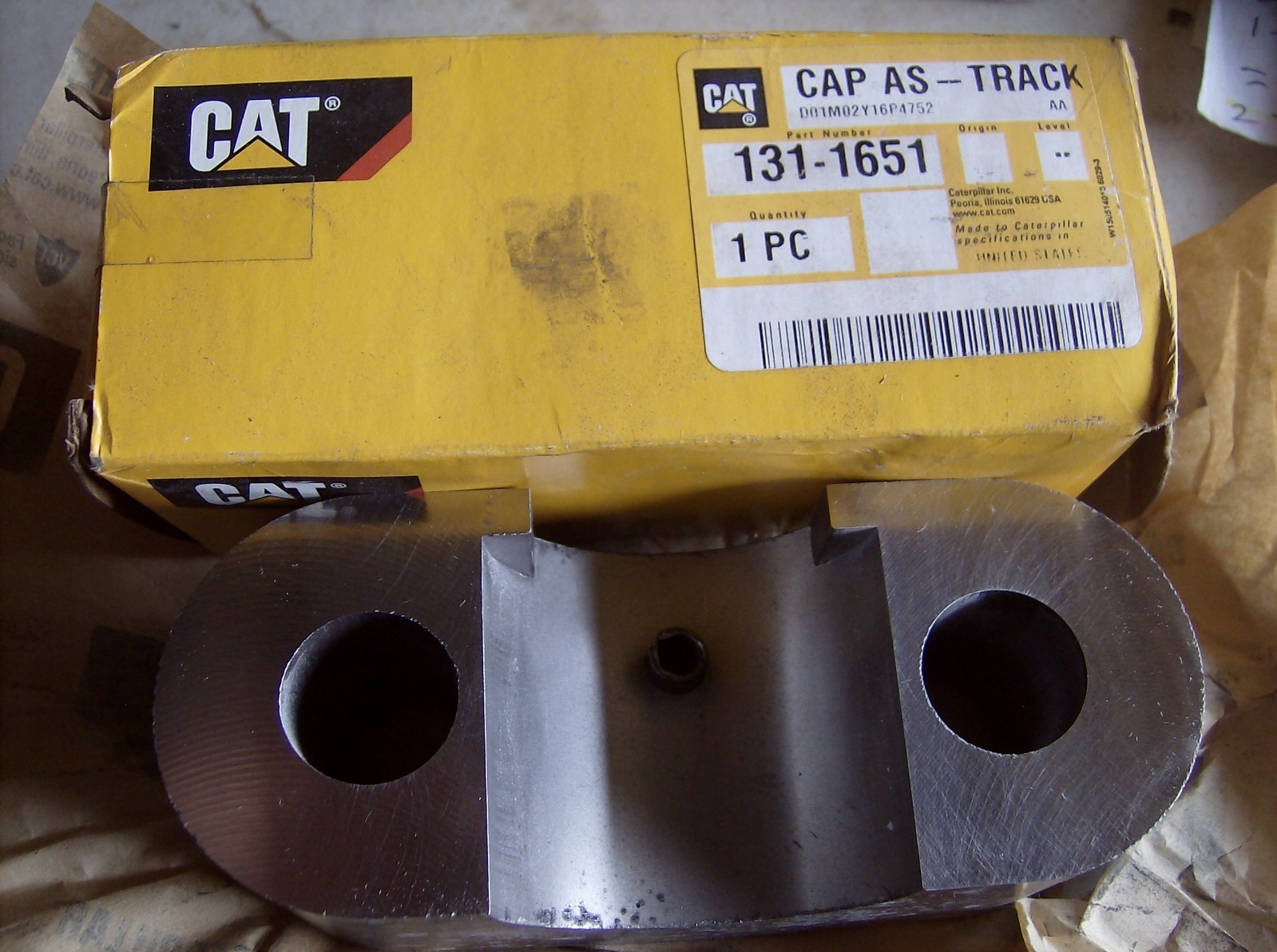 CAT 131-1651 CAP AS TRACK ROLLER ORIGINAL GENUINE