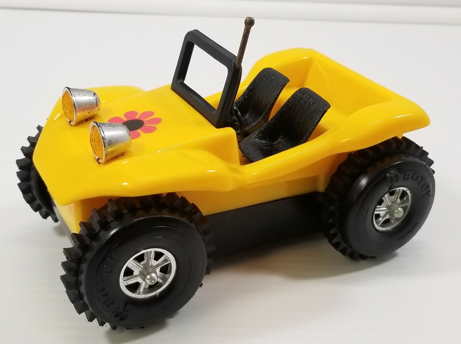 N) Vintage Botoy Super-Climbing Tumble Yellow Buggy Car