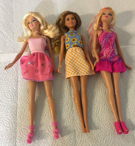 Barbie ロサンゼルス　3体セット【送料無料】 Lot Of 3 Barbie Dolls With Clothing | eBay