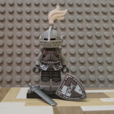 LEGO Minifigure Series 9 Heroic Knight 71000-4