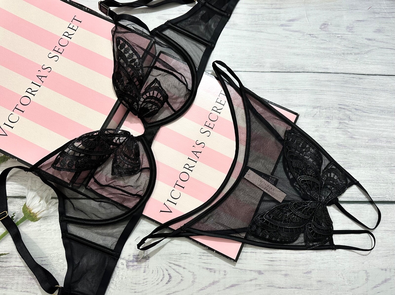 

Роскошный бюстгальтер-балконет без прорезей Victorias Secret с кружевом-бабочкой без подкладки, Черный