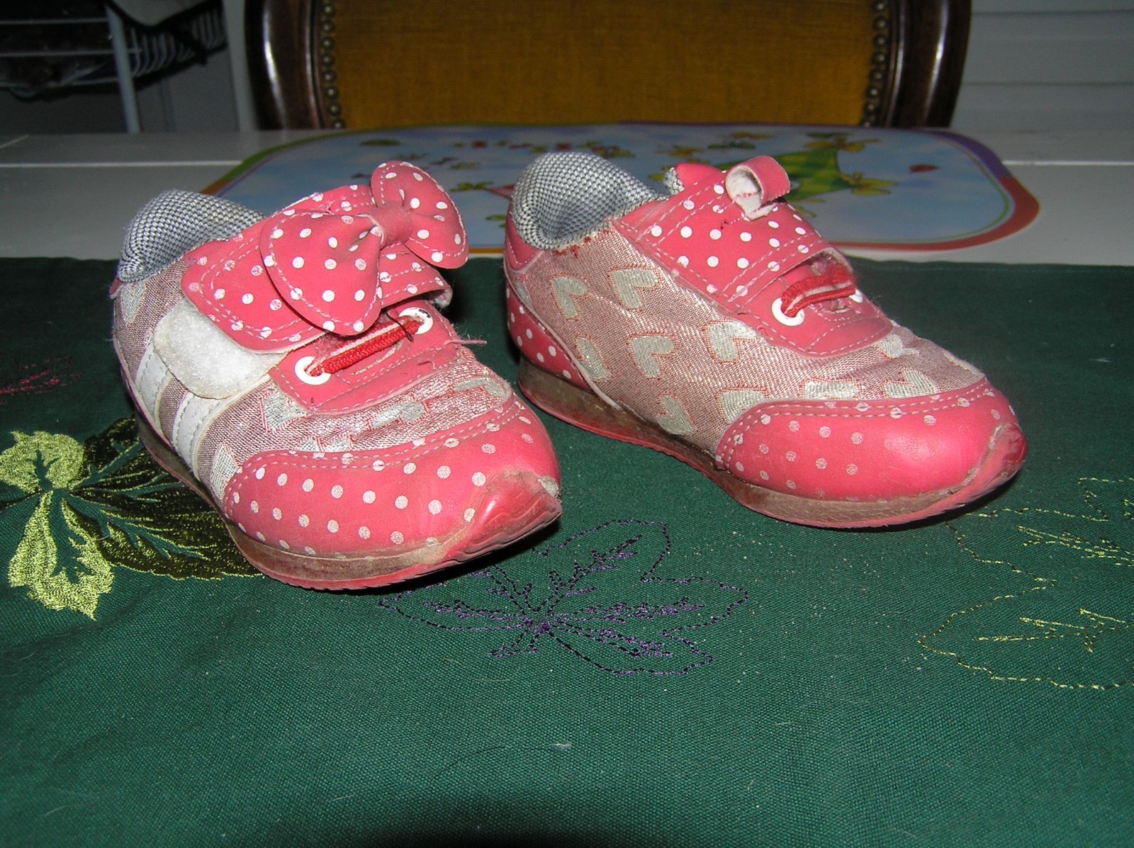 Herz Vergleich Test Turnschuhe Mit Turnschuhe Mit WDE29HI Nike Roshe Run Sombreffe Druck ATOMIC MANGO PINK Frauen