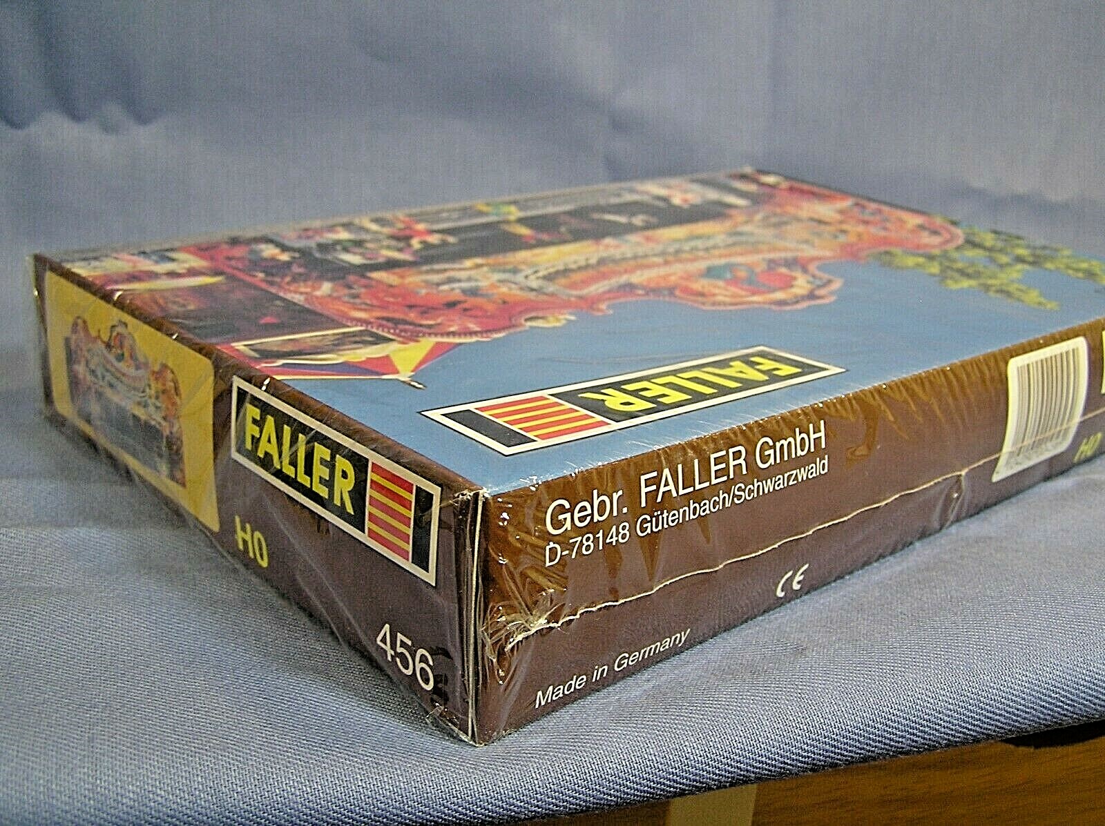 Faller Model Kit 456 HO scale Midway Carnival Fair Showmans Booth Illusions Show