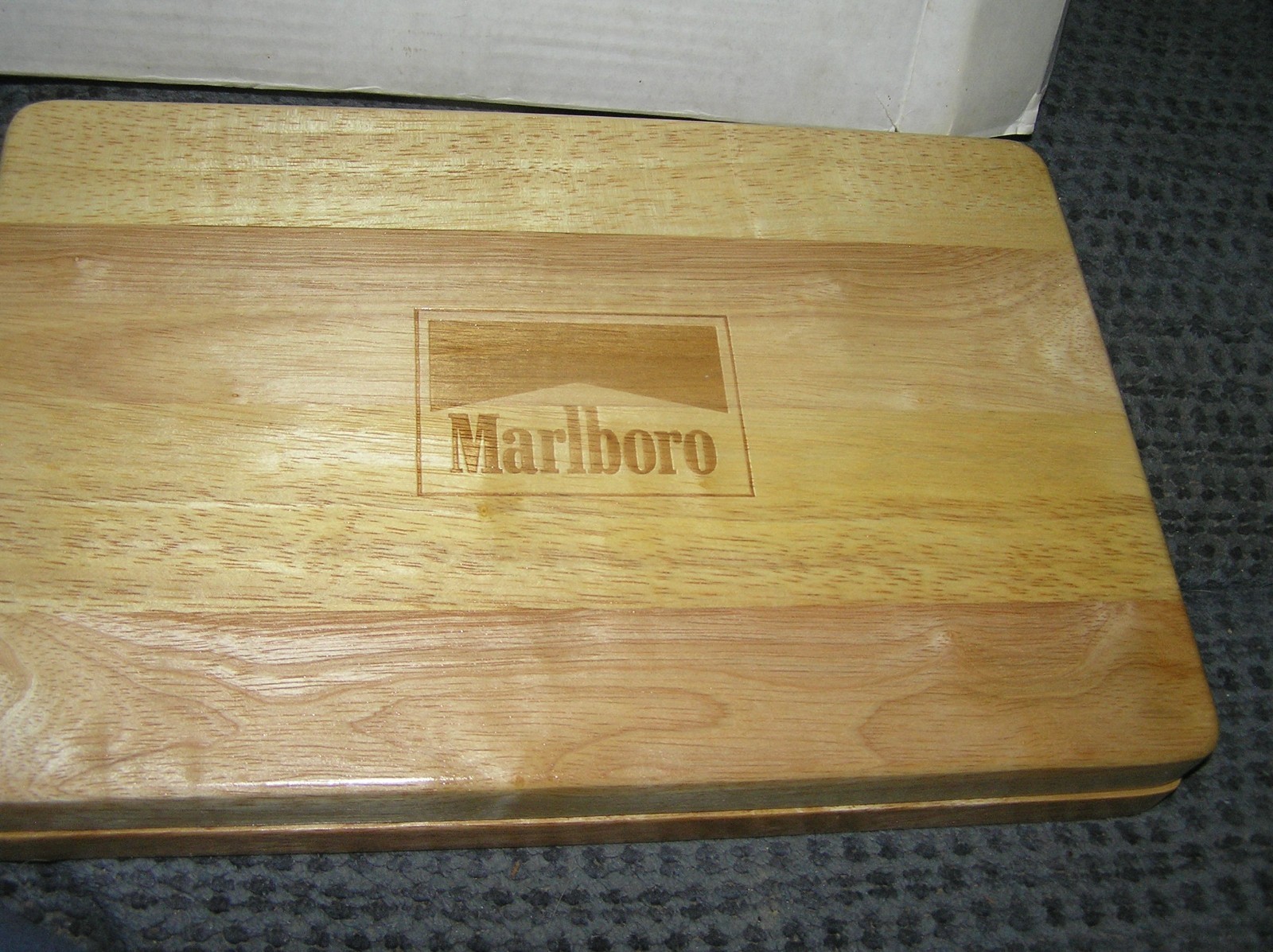 MARLBORO POKER SET NEW SEALED CARDS AND CHIPS NEVER USED