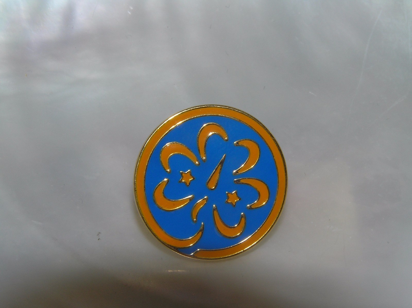 Estate Orange & Blue Enamel Clover Leaf Round Circle Tie Tac Hat Pin – goldtone