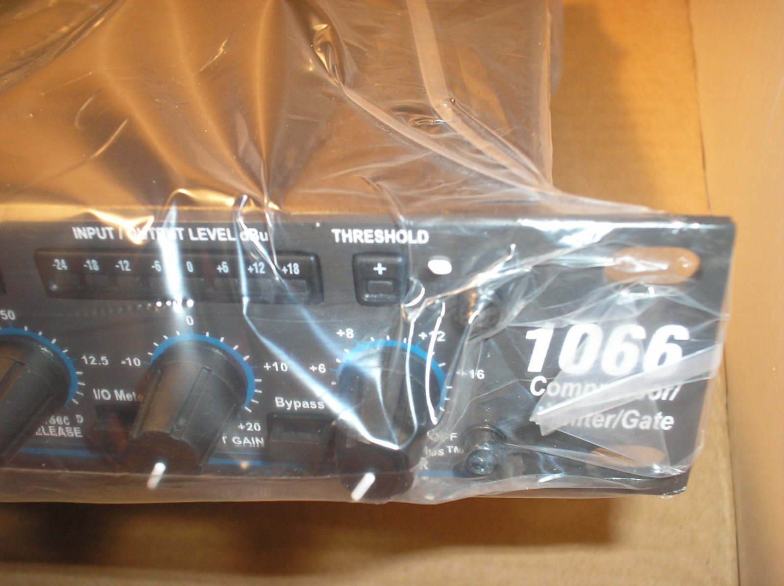 DBX 1066 audio compressor limiter gate analog processor NEW