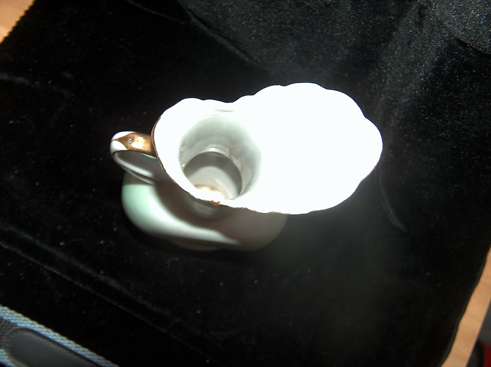 UCAGCO Japan Vase with Cutwork Rim Hand-Painted 8