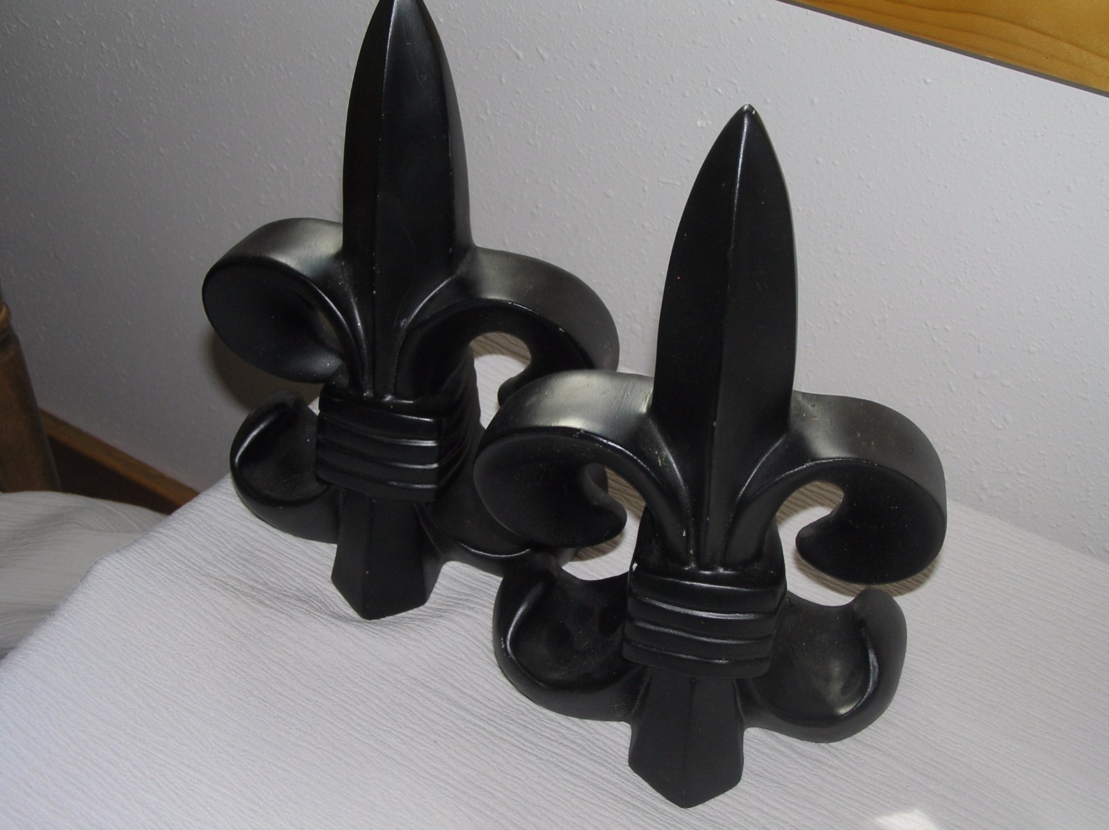 Estate Heavy Black Painted Chalkware or Resin Fleur Di Lis Bookends or Shelf Dec