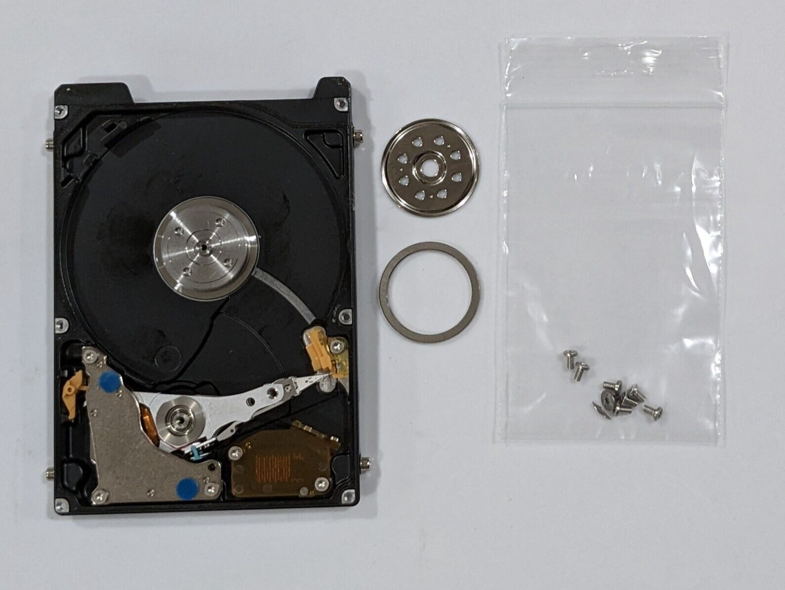 Housing and Internal Tech Hitachi HTS545050B9SA02 500GB Sata