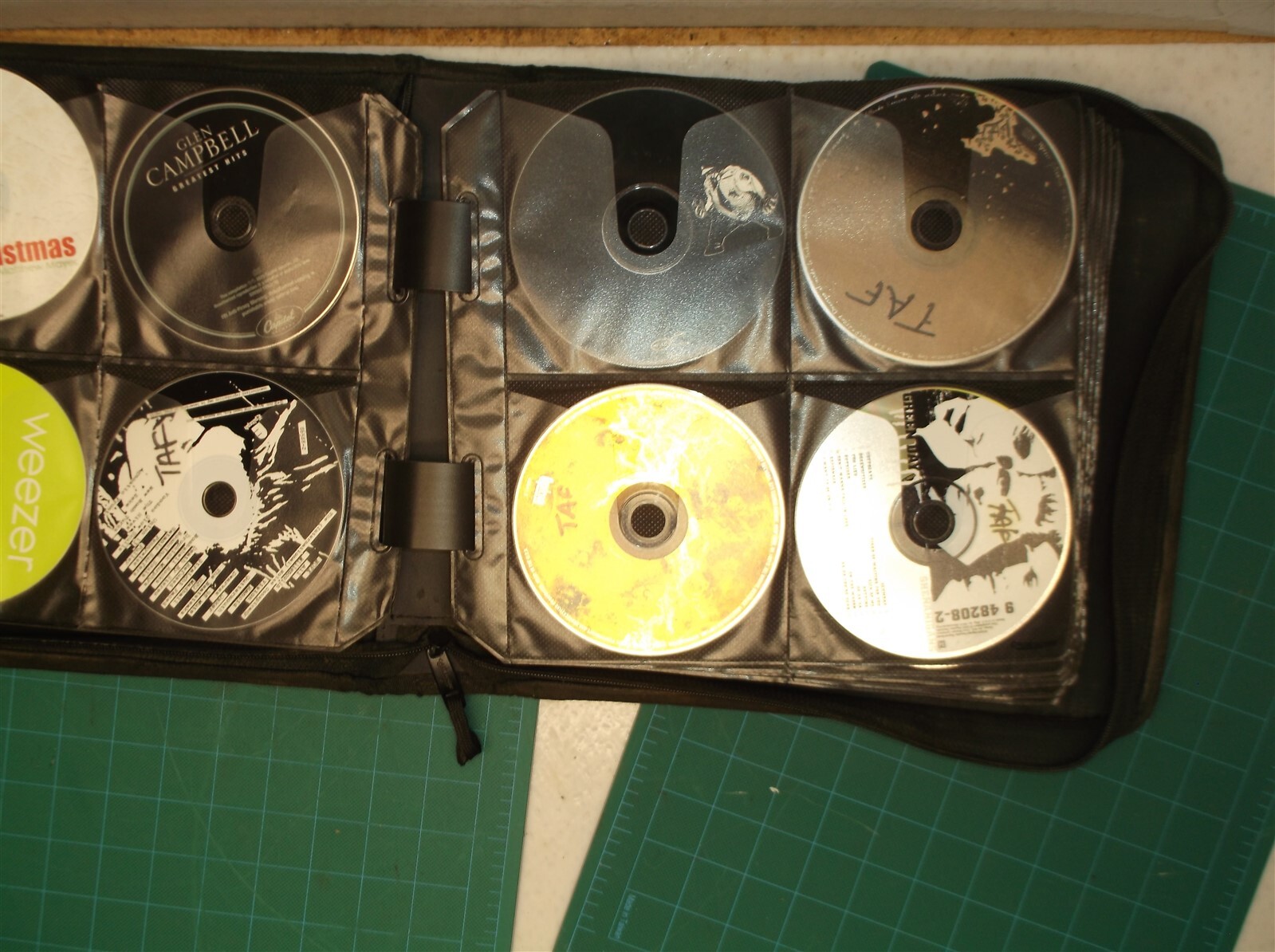 CDケース セキュリティワイヤー対応DVD・CDアルミケース（シルバー） FCD
