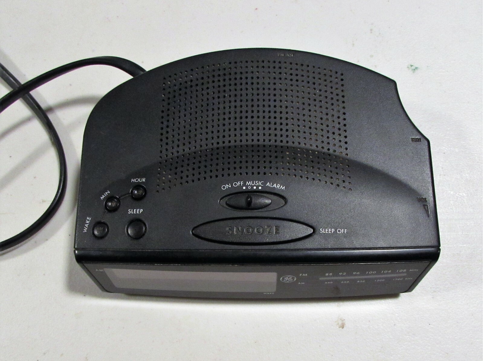 GE FM/AM Clock Radio Model 7-4815 A