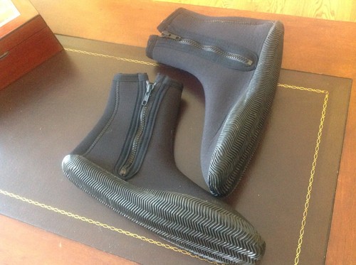 NEOPRENE DIVE BOOTS SIZE 9 NEW