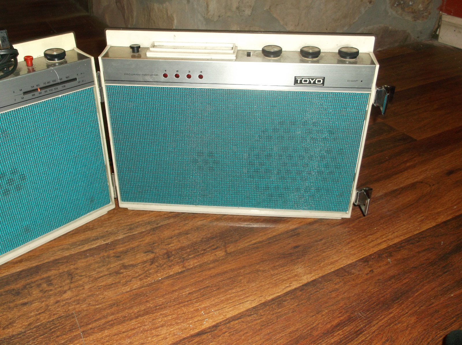 TOYO CRH-401 8 TRACK AM/FM RADIO Works Vintage