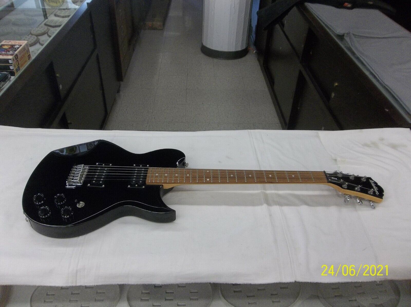 Washburn WI14 Electric Guitar BLACK WITH GIG BAG | eBay Washburn WI14 Electric Guitar BLACK WITH GIG BAG | eBay