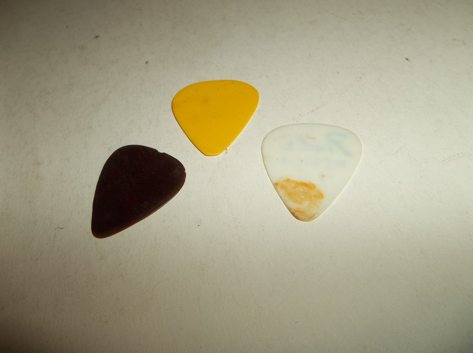 3 Vtg Advertising Guitar Picks Boonville Music Company & Fender (Thin & Medium)