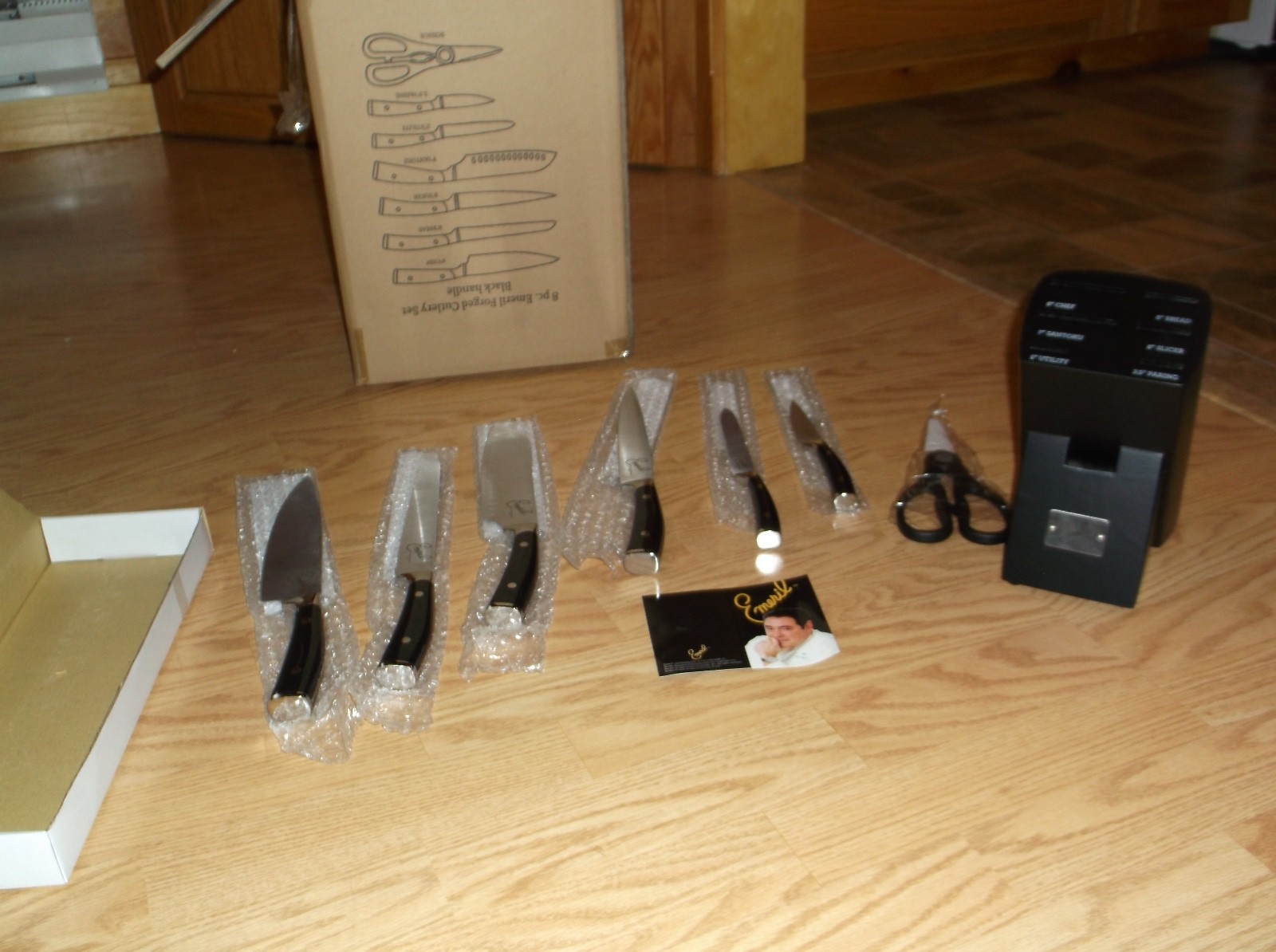 8 PIECE EMERIL LAGASSE CUTLERY SET BLACK HANDLE STORAGE BLOCK ANGLED BLADES NEW