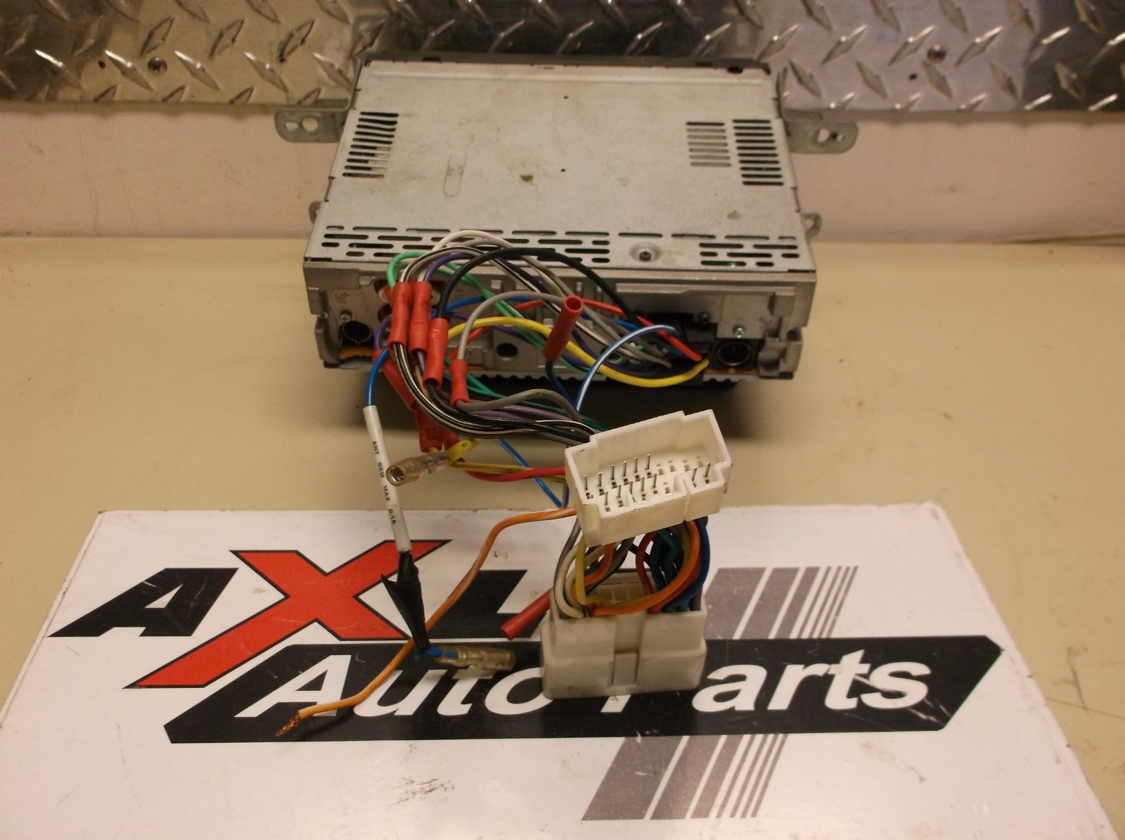 SONY XPLOD CAR STEREO CDX-GT310 CD PLAYER RADIO IN-DASH AM/FM TUNER AUX INPUT