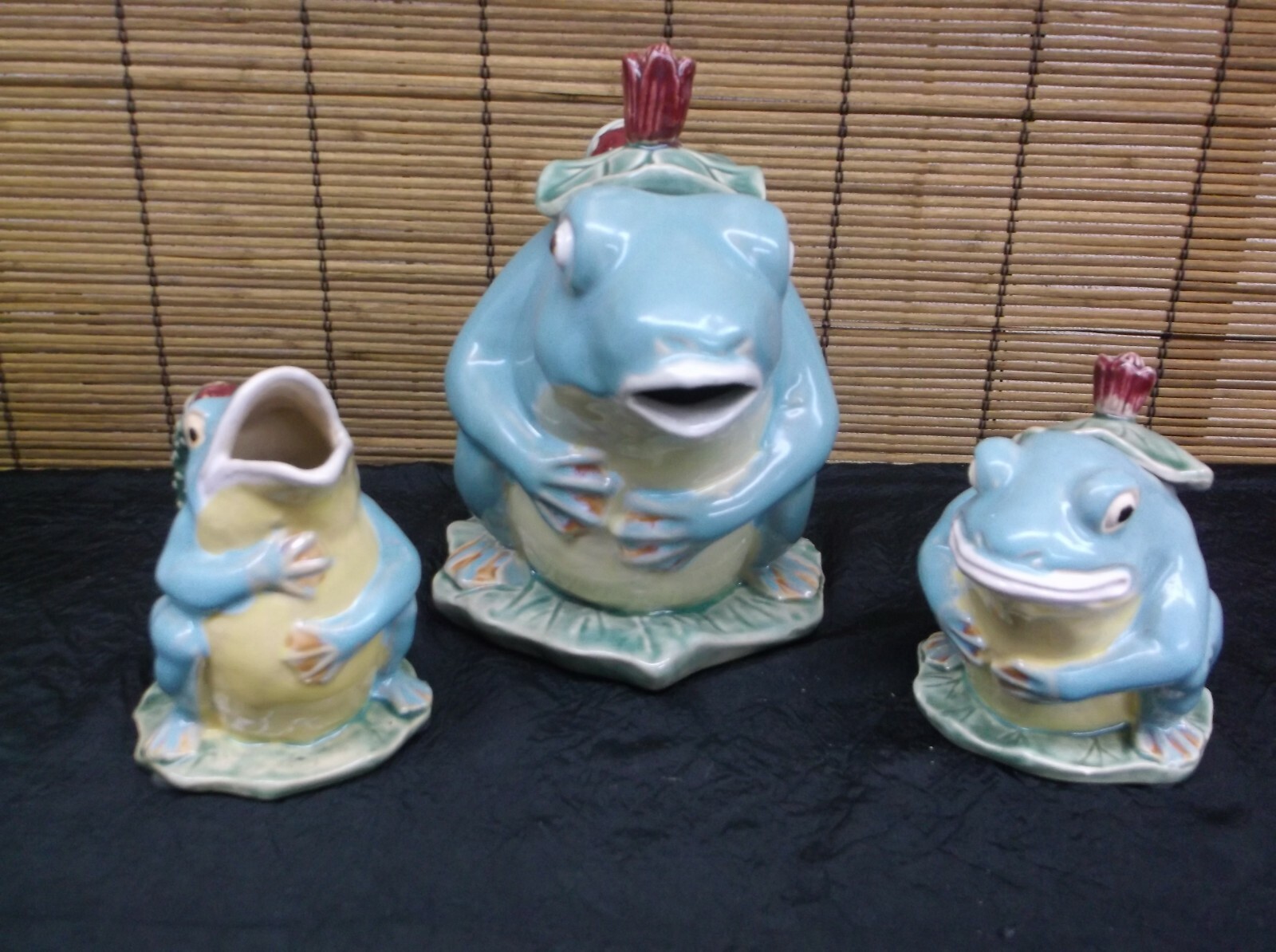 Henriksen Imports Classic Majolica Frog Teapot, Sugar & Creamer