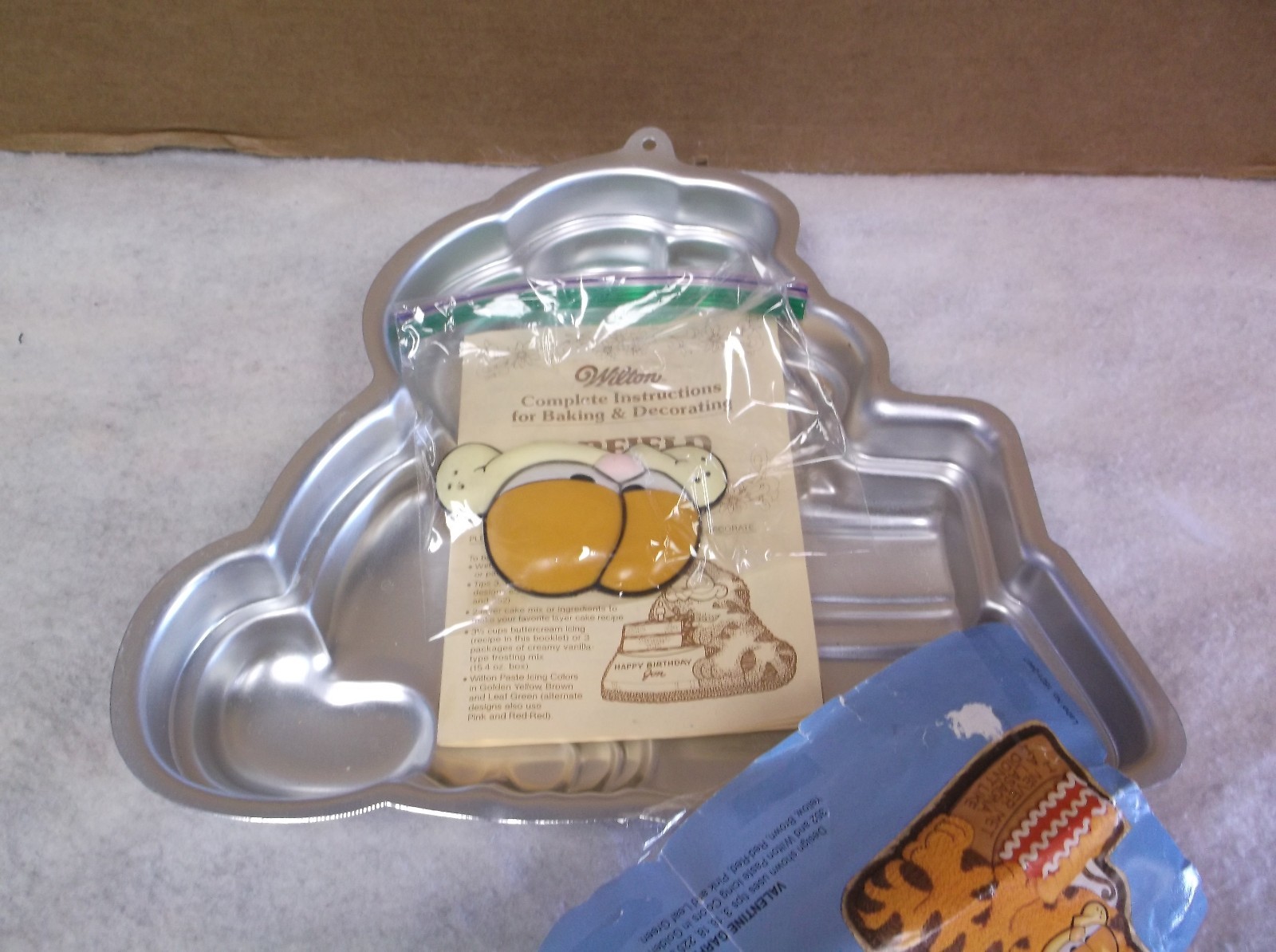 Garfield Birthday Cake Pan w/ Instructions Wilton 1987 Vintage 1980 2009