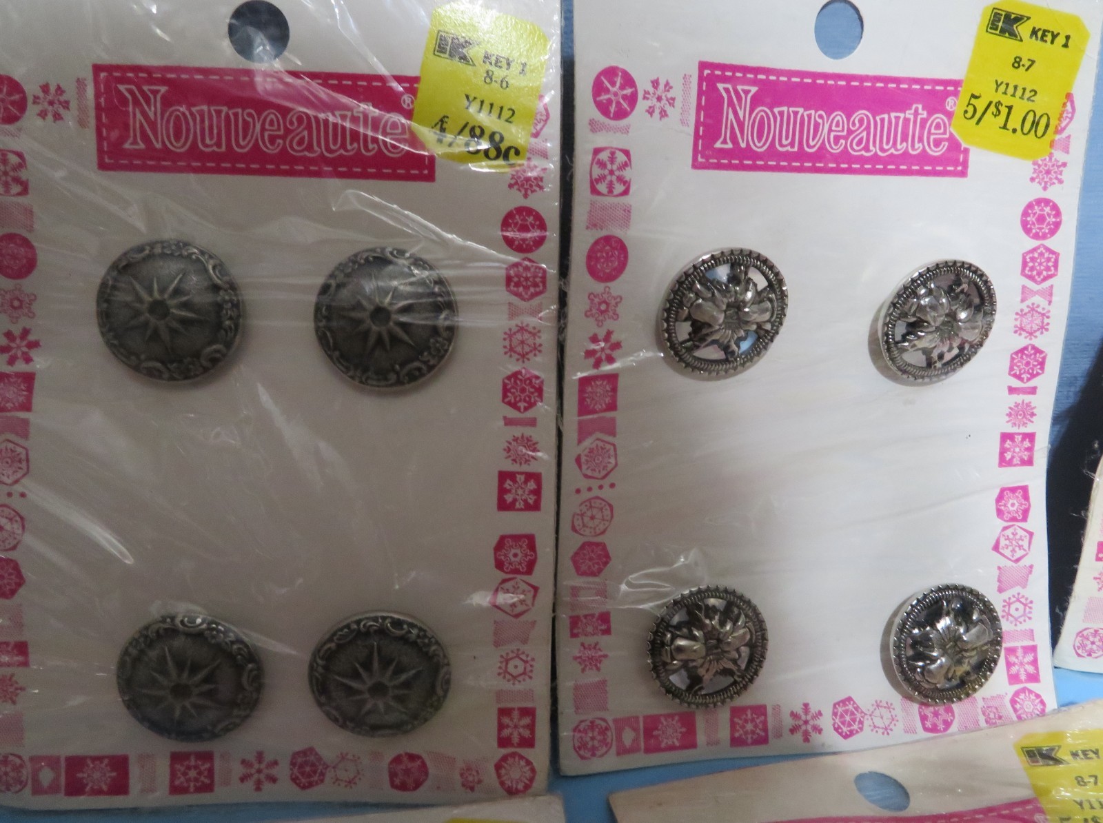 lot Vintage & New Sewing Buttons on 13 full Cards plus extras Nouveaute
