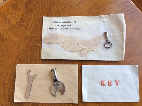 Vintage Gibson Banjo Case Accesories