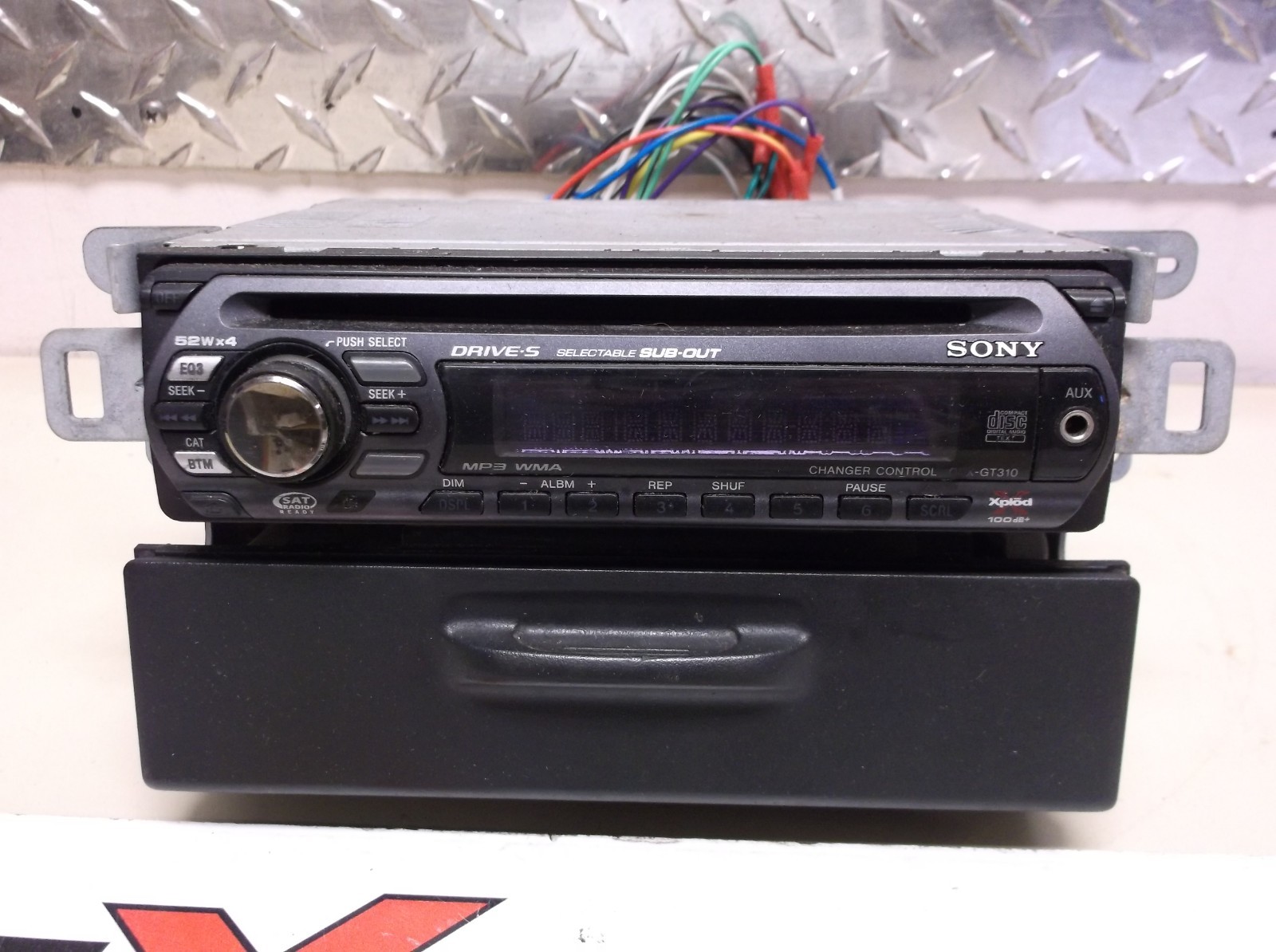SONY XPLOD CAR STEREO CDX-GT310 CD PLAYER RADIO IN-DASH AM/FM TUNER AUX INPUT