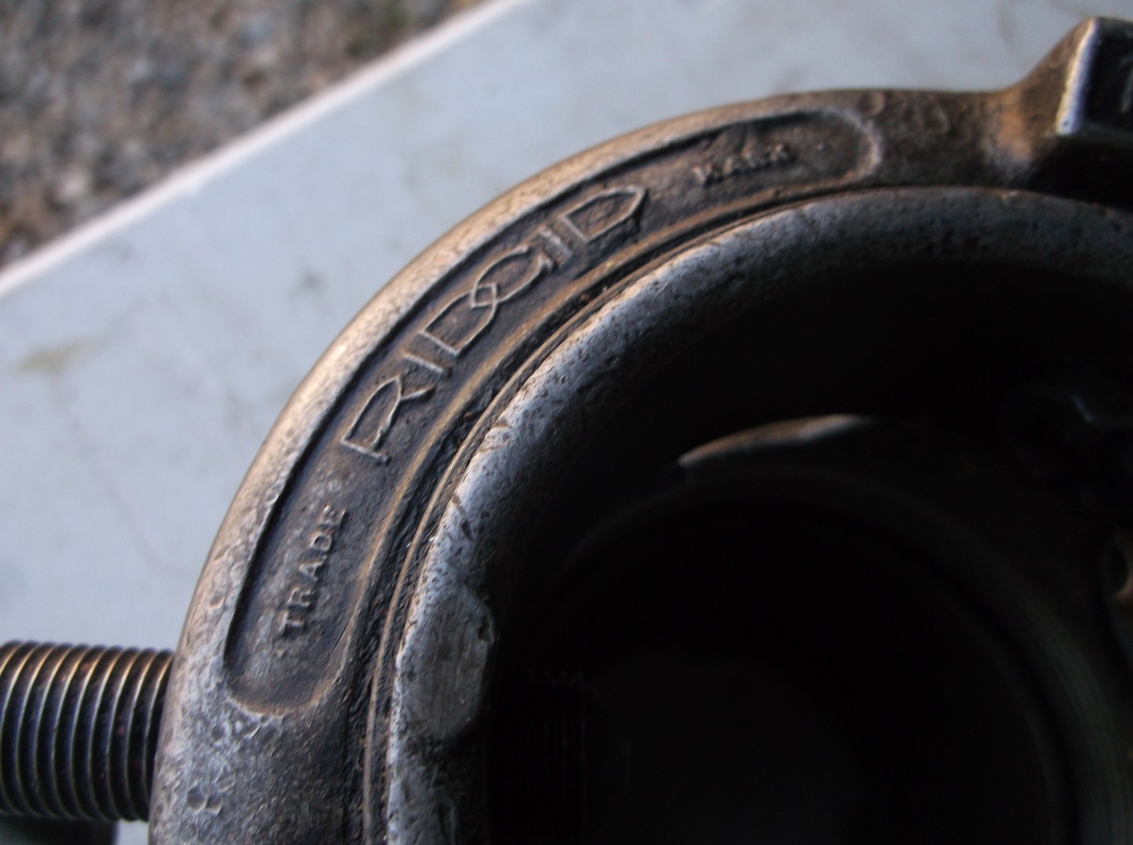 Ridgid Model 65R Manual Receding Pipe Threader, 1-2 Inch Capacity, NPT