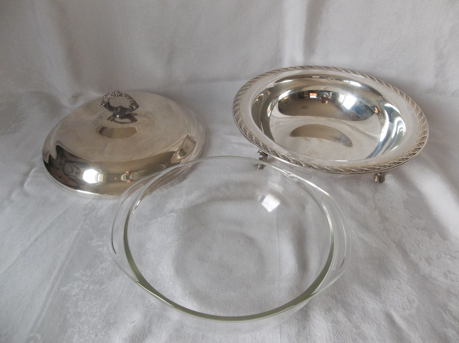 INTERNATIONAL SILVER COMPANY SPRING BLOSSOM FOOTED SERVING DISH W/ PYREX BOWL