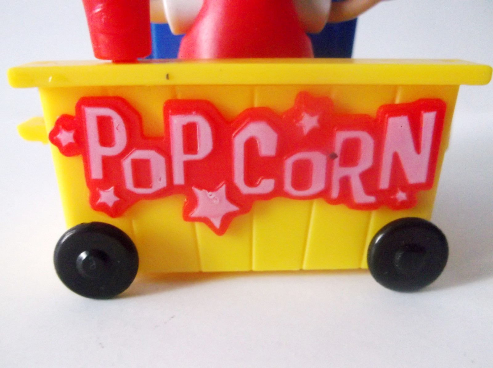 Solar Powered Popcorn Stand  Bobble Head Swing Arms Holding Snacks