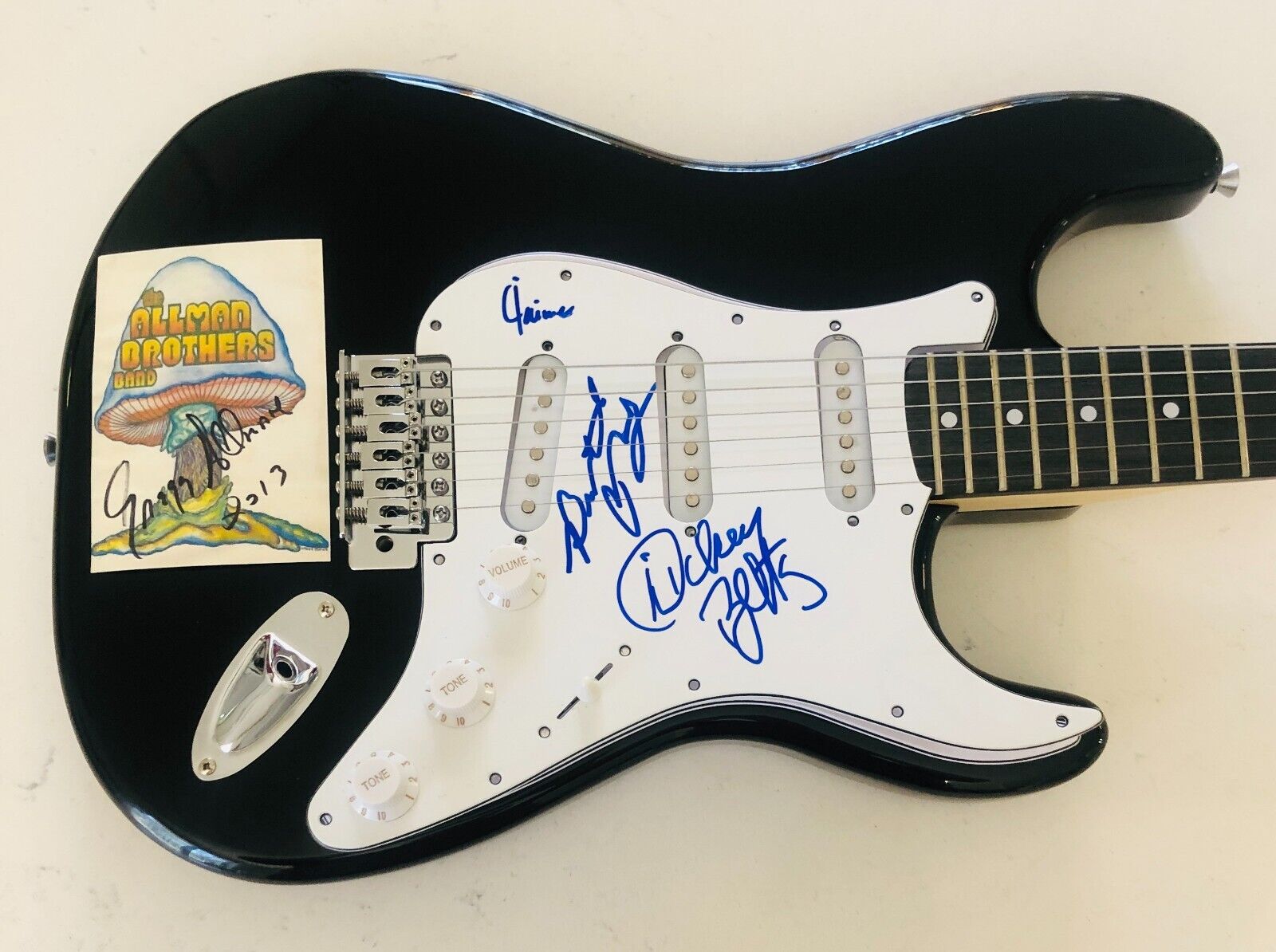 Allman Brothers Signed Autographed Guitar x 4 Dickey Betts Allman Brothers Signed Autographed Guitar x 4 Dickey Betts
