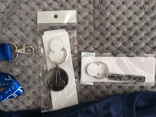 JL AUDIO T-SHIRT LOT W / 3 BONUS KEYCHAINS ... NEW ...