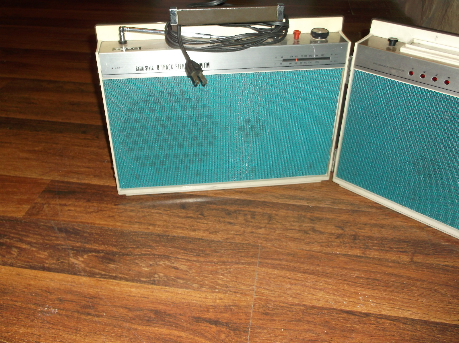 TOYO CRH-401 8 TRACK AM/FM RADIO Works Vintage