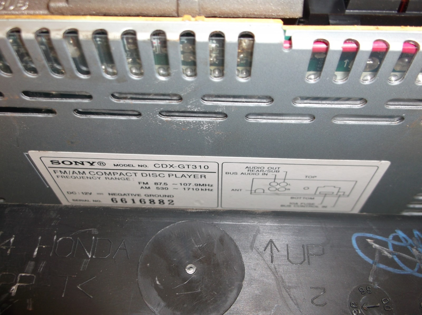 SONY XPLOD CAR STEREO CDX-GT310 CD PLAYER RADIO IN-DASH AM/FM TUNER AUX INPUT