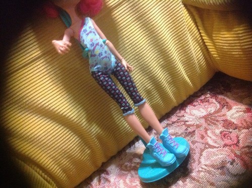 Monster High Doll Howleen Wolf Dance Class Pink Pom Pom Hair Blue High Top Shoes