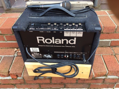 Vtg Roland  KC-60UT 3 Channel  45 Watt Amplifier W/ Sony F-V610 Microphone