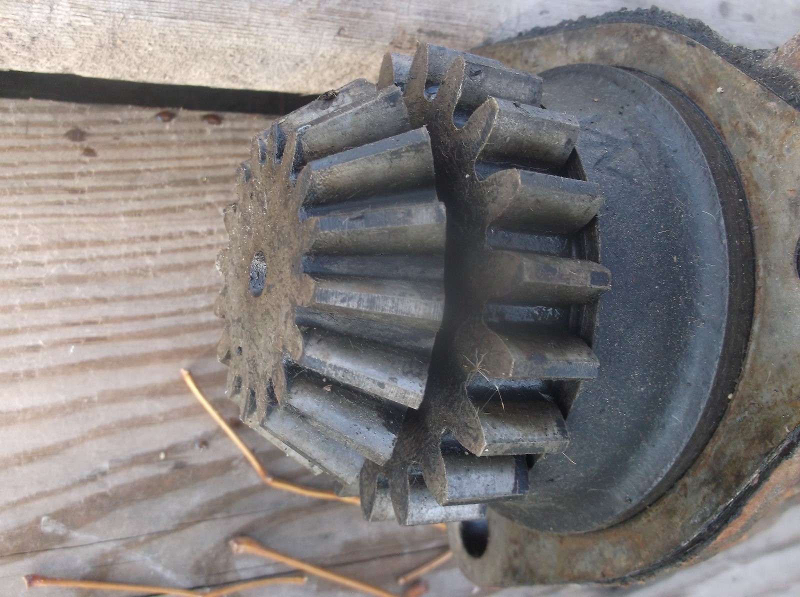 FARMALL F-12 DRIVE SHAFT COUPLER AND GEARS IN GOOD COND