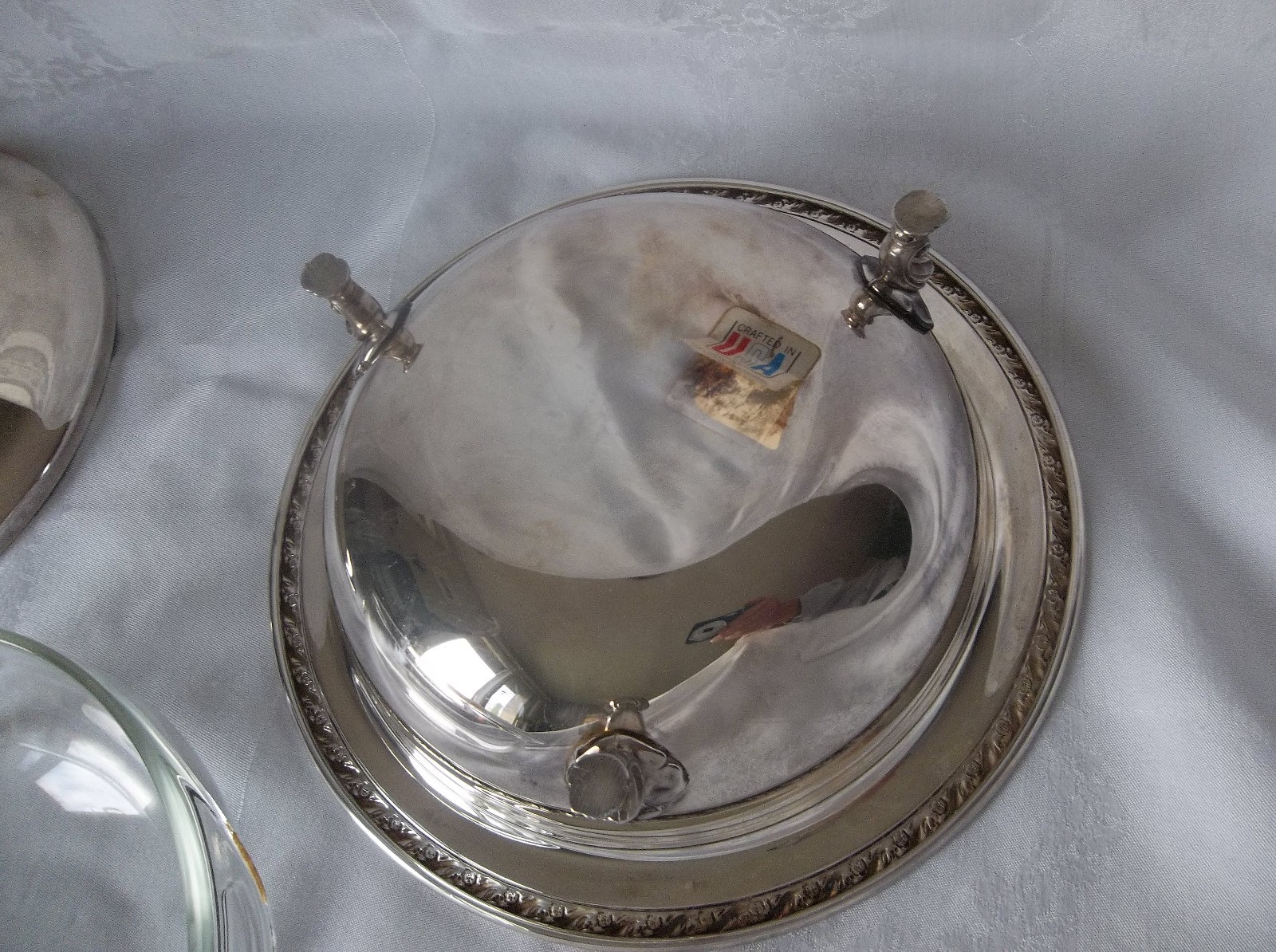 INTERNATIONAL SILVER COMPANY SPRING BLOSSOM FOOTED SERVING DISH W/ PYREX BOWL