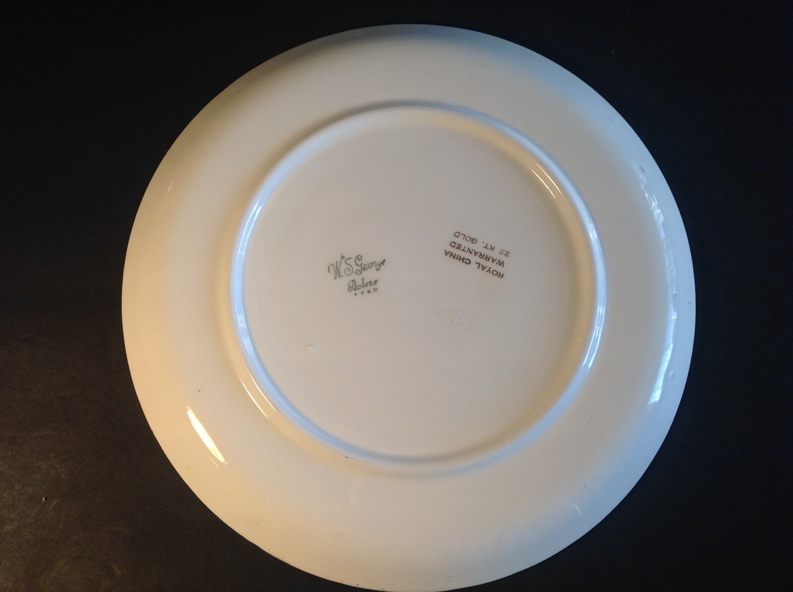 W.S. GEORGE BOLERO PLATE ROYAL CHINA WARRANTED 22 KT. GOLD 10.25 INCHES
