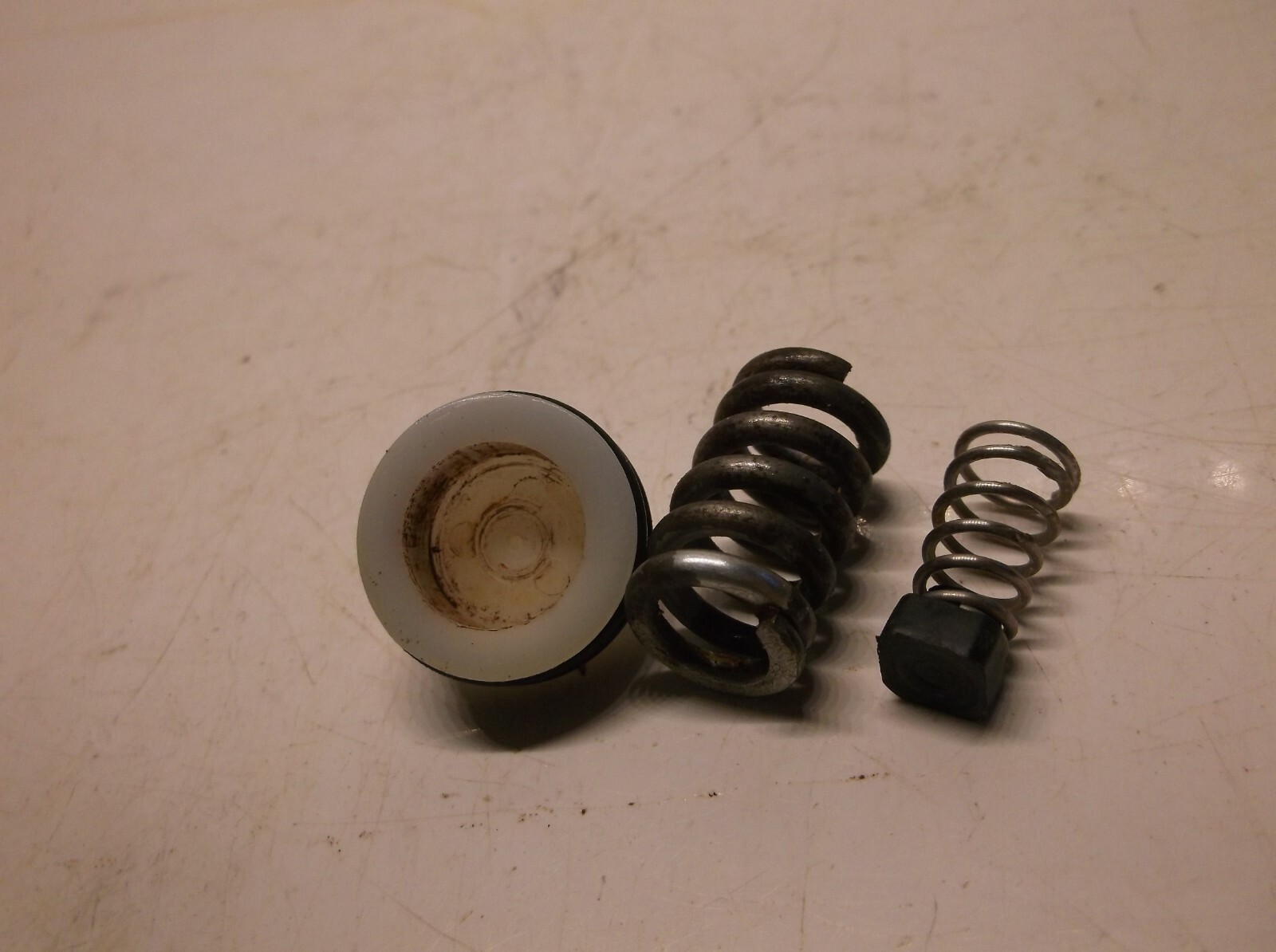 Regulator Springs & Seat Off Of A HDX 3 Gallon Air Compressor
