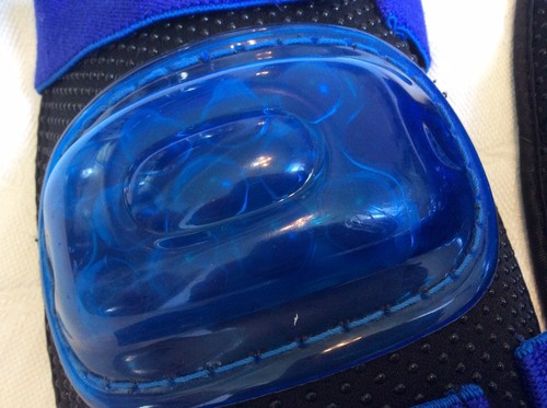 Pre-Owned CX Sport Multi-sport Bubble Tech pads wrist guards Ages 6+ Blue