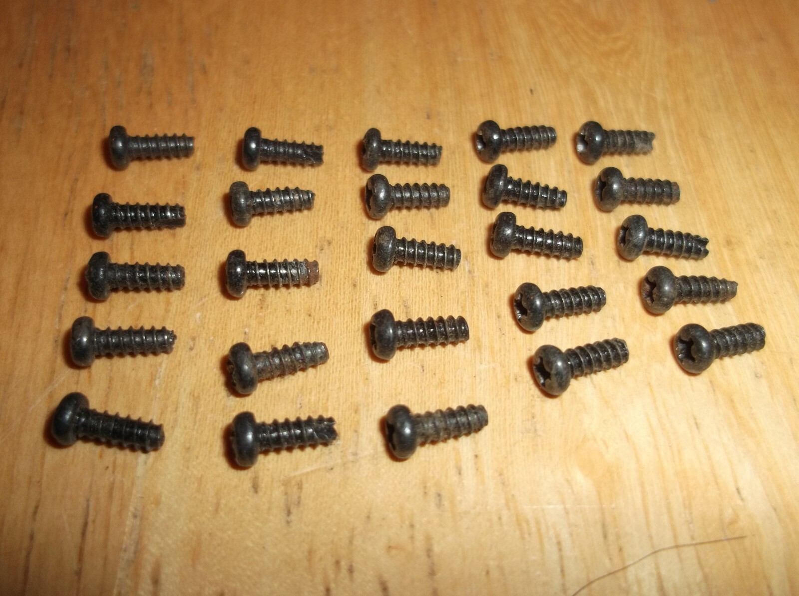 HORNBY CHASSIS SCREWS MEDIUM X30 FOR SPARES LOT6 Train Sets