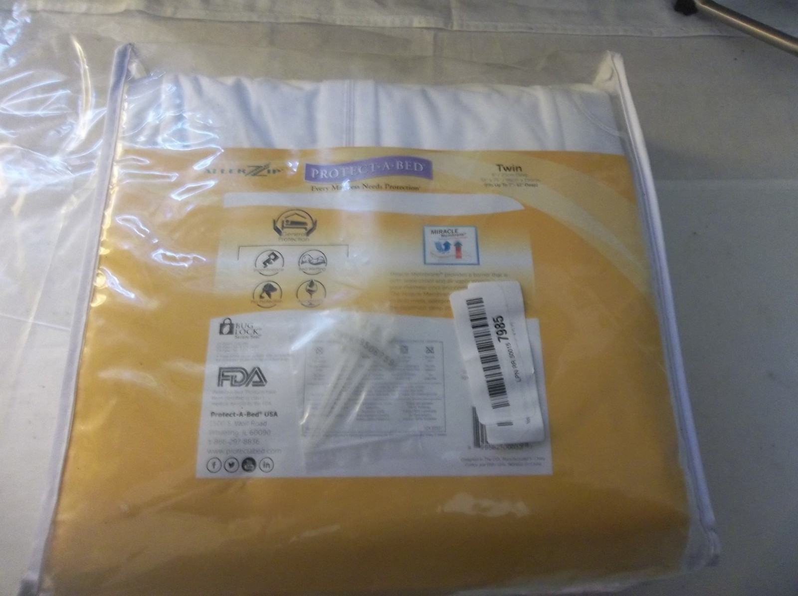 NEW!!!  Protect-A-Bed AllerZip Smooth Mattress Encasements Twin size Protector